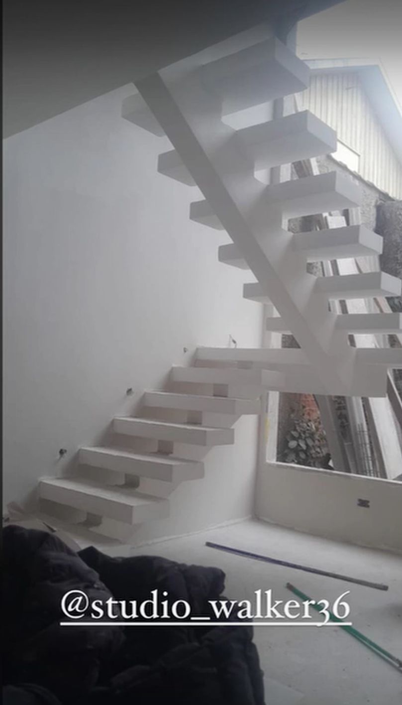 Escada flutuante Studio Walker